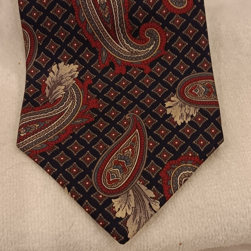 Vtg Etienne Aigner Navy Red Paisley Print 100% Silk  Tie